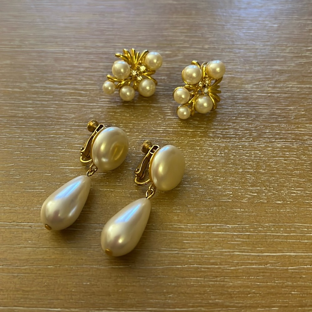 Bundle of 2 pairs of clip on pearl earrings